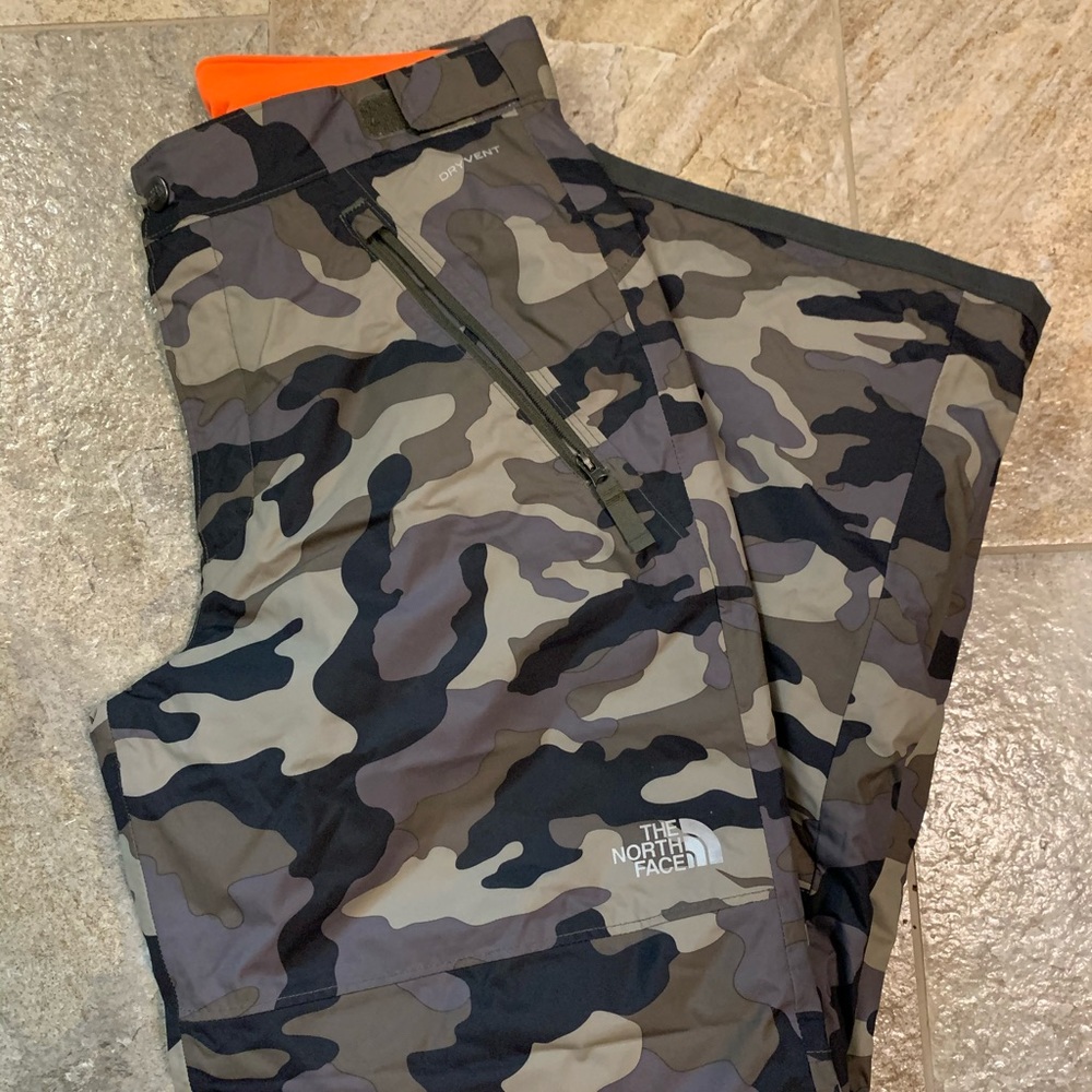 Like New. Boys North face insulated pants